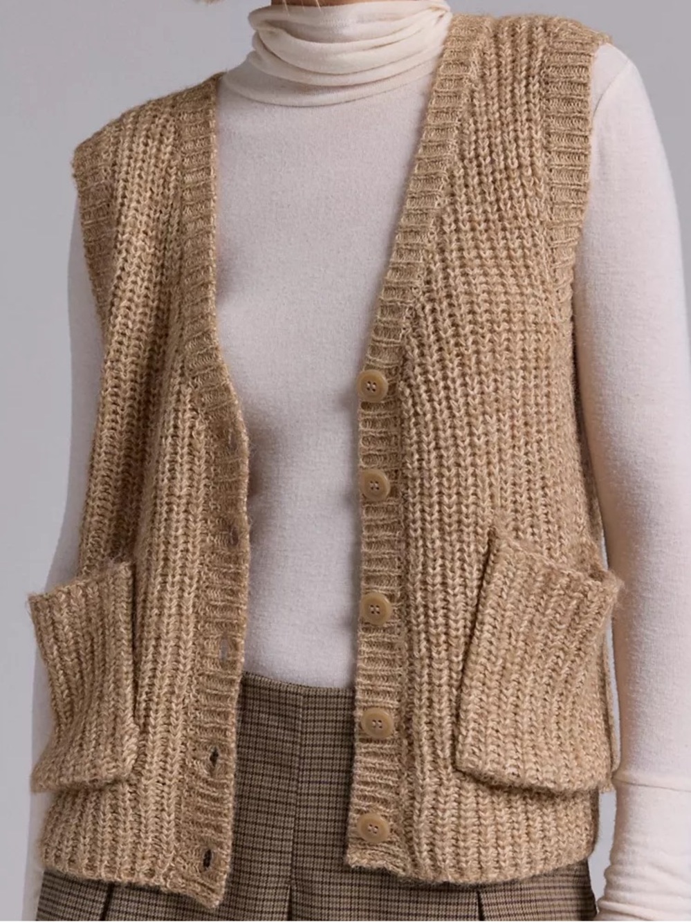 BDG Gerry Oversized Sweater Vest Tan. Size S